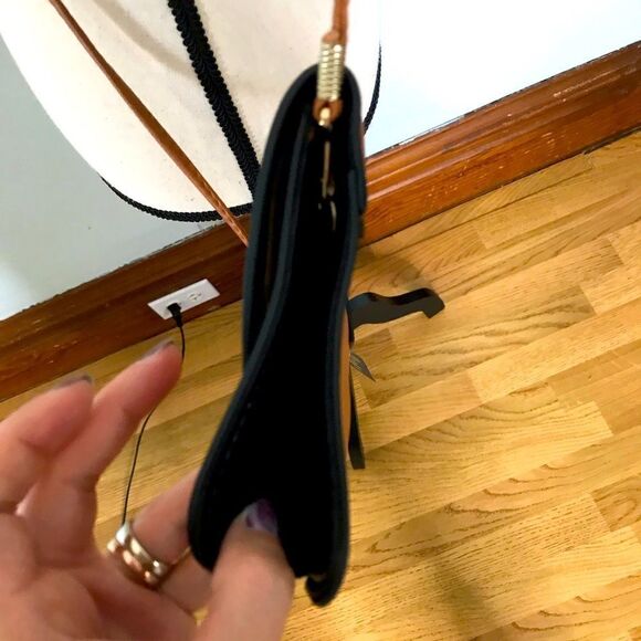 NWT Cute Faux Leather Crossbody Bag - Picture 9 of 15